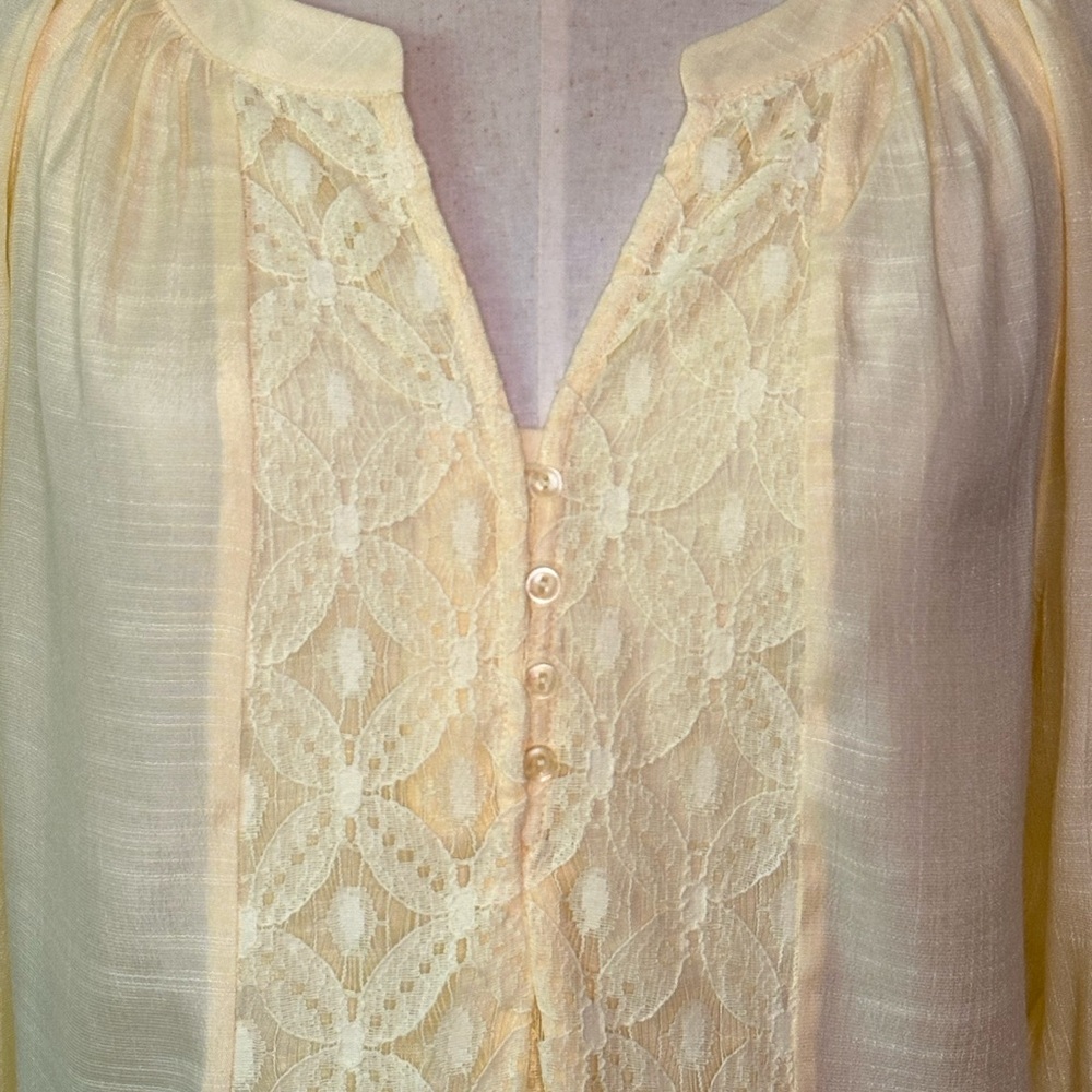 Zac & Rachel Medium Yellow pullover top w/ 3/4 sleeves a lace embellishment NWT - Picture 2 of 10